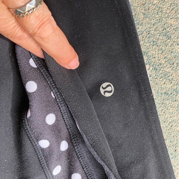 Lululemon capri length leggings. Sz8. Reversible w/white dots to solid black - Picture 2 of 7